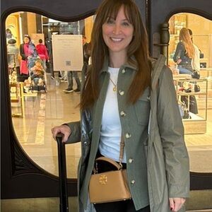 Meet your Posher, Hilary